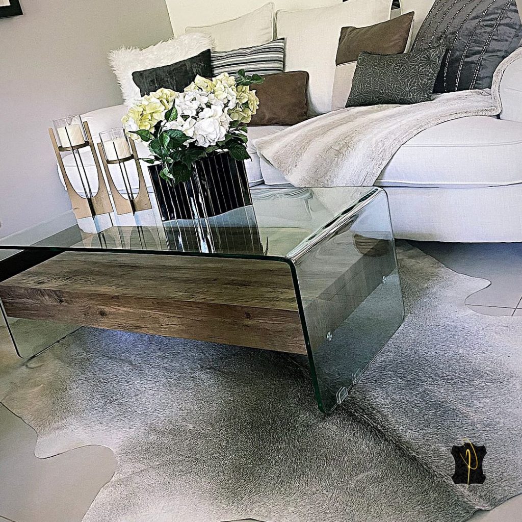 Sala-con-piel-de-vaca